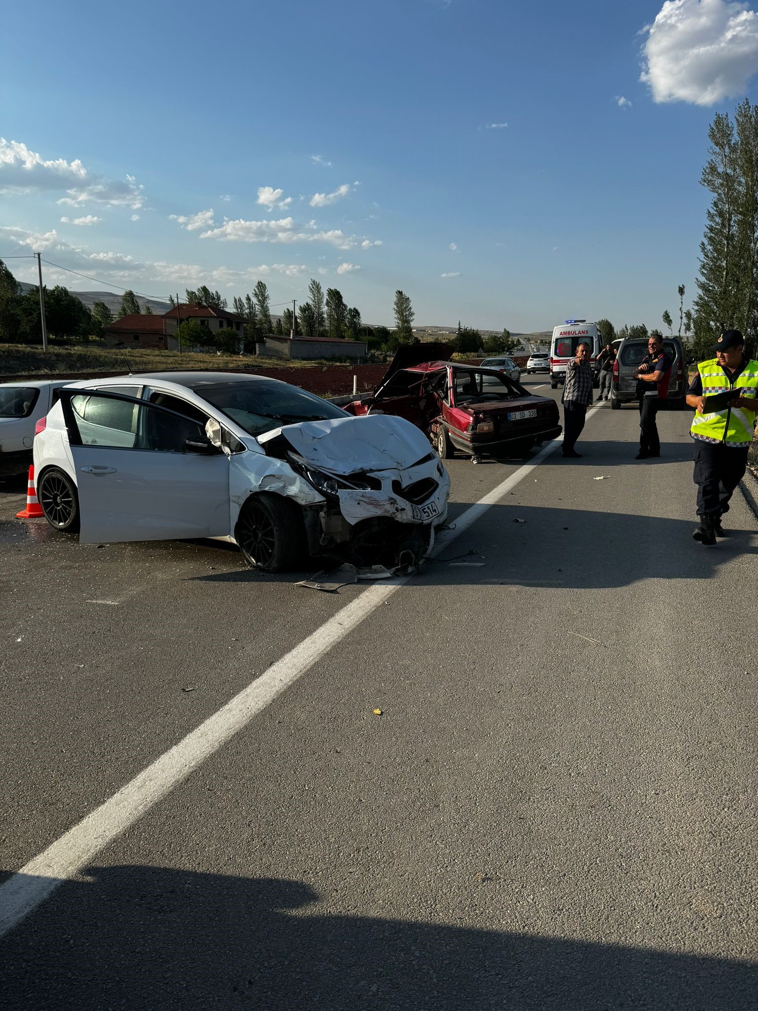 Afyonkarahisar'da Trajik Kaza: Bir Yaşamın Sonu ve Yedi Yaralı